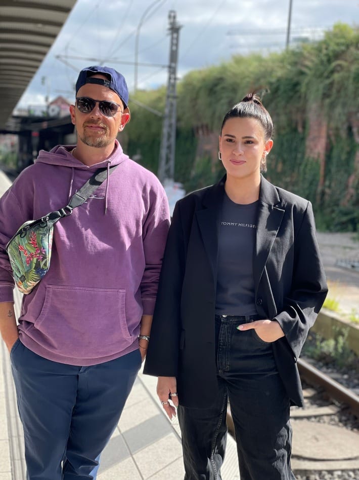 „Ich habe das Auflegen mehr vermisst als das Auftreten“: Sänger Jan Delay im DB MOBIL-Podcast über Songschreiben, Geschäftssinn und Billie Eilish